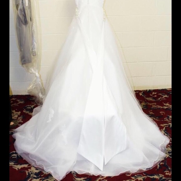 Wedding Dress - Picture 2 of 8